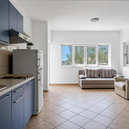 דירה Cozy In With Kitchen