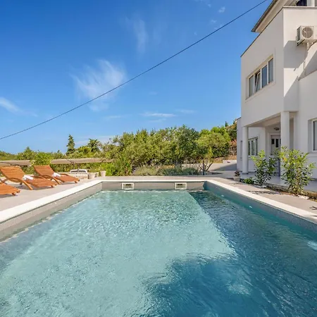 Cozy In With Kitchen Apartman Murter