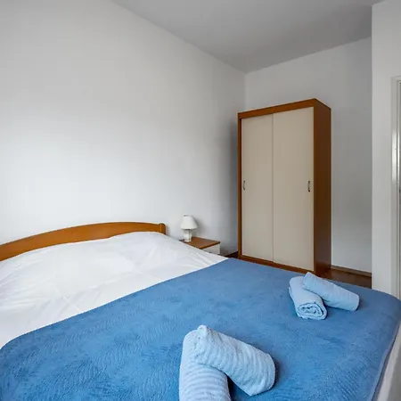 Apartman Cozy In With Kitchen Murter