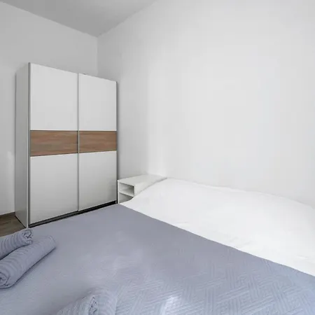 Cozy In With Kitchen Apartman *