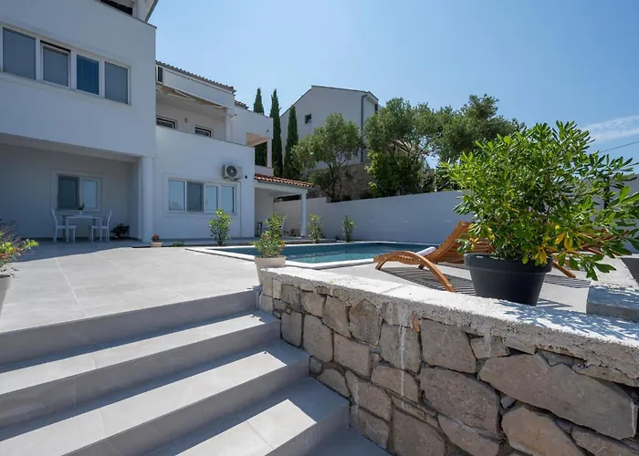 Cozy In With Kitchen Apartament Murter